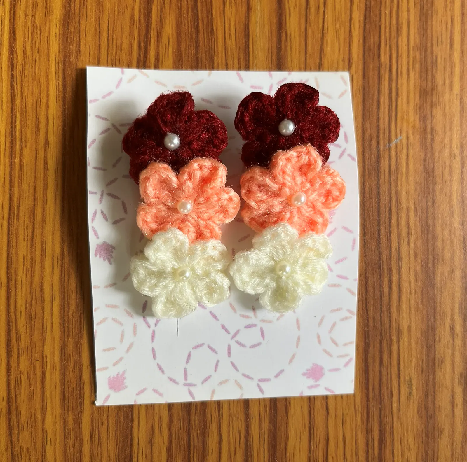 Rose-toned crochet hair accessory