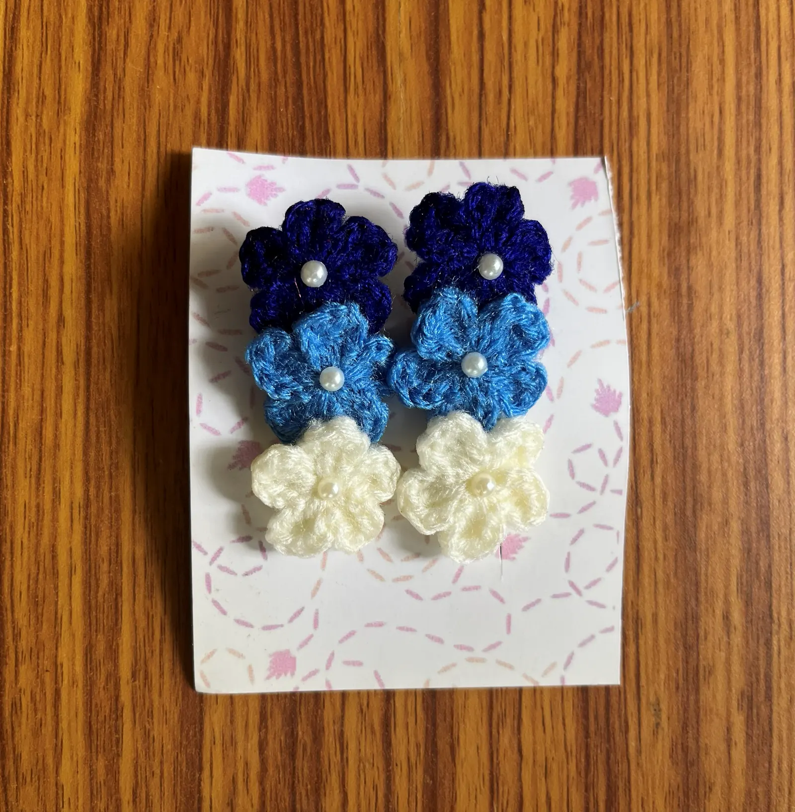Crochet bow-style hair accessories