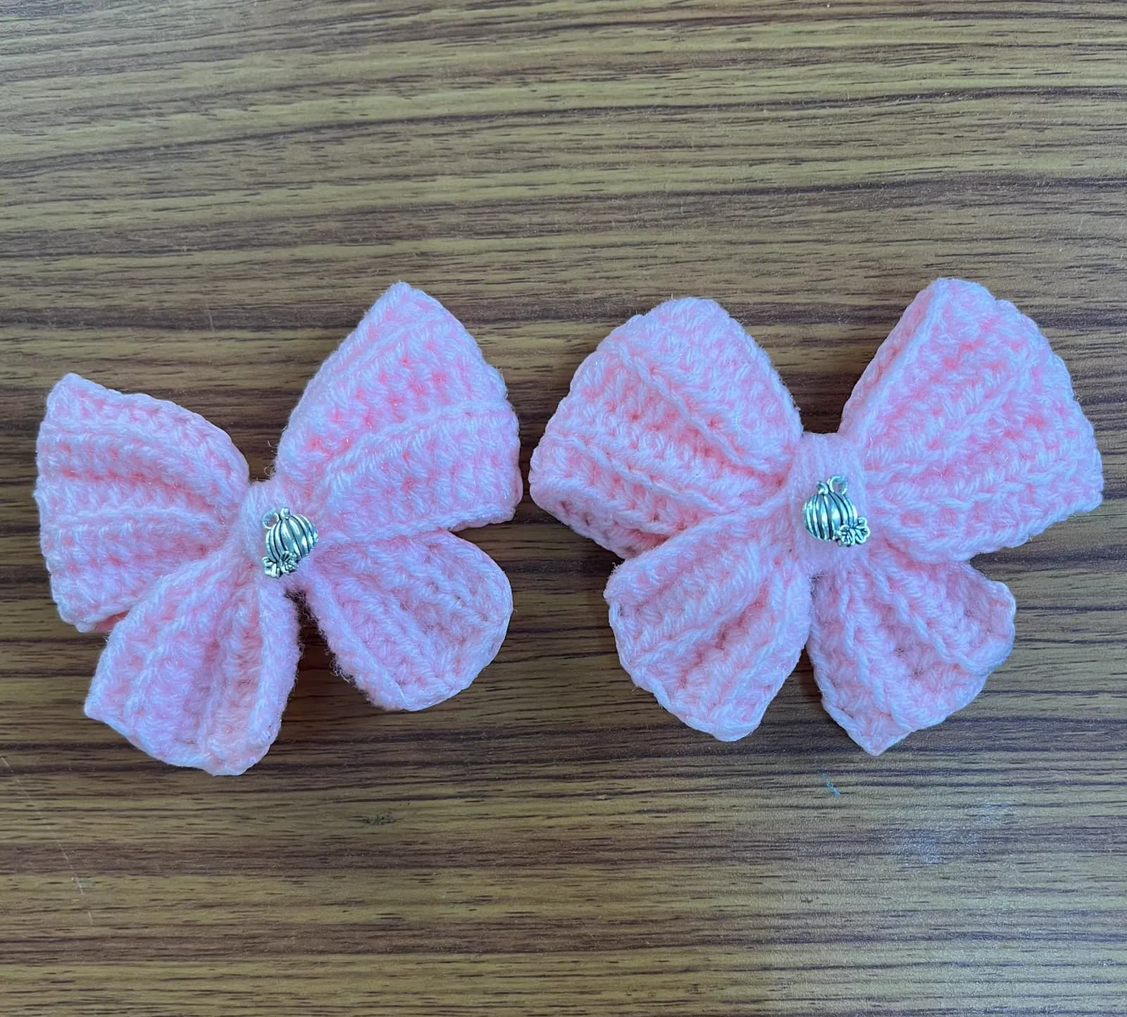 Twist stitch crochet hair clip
