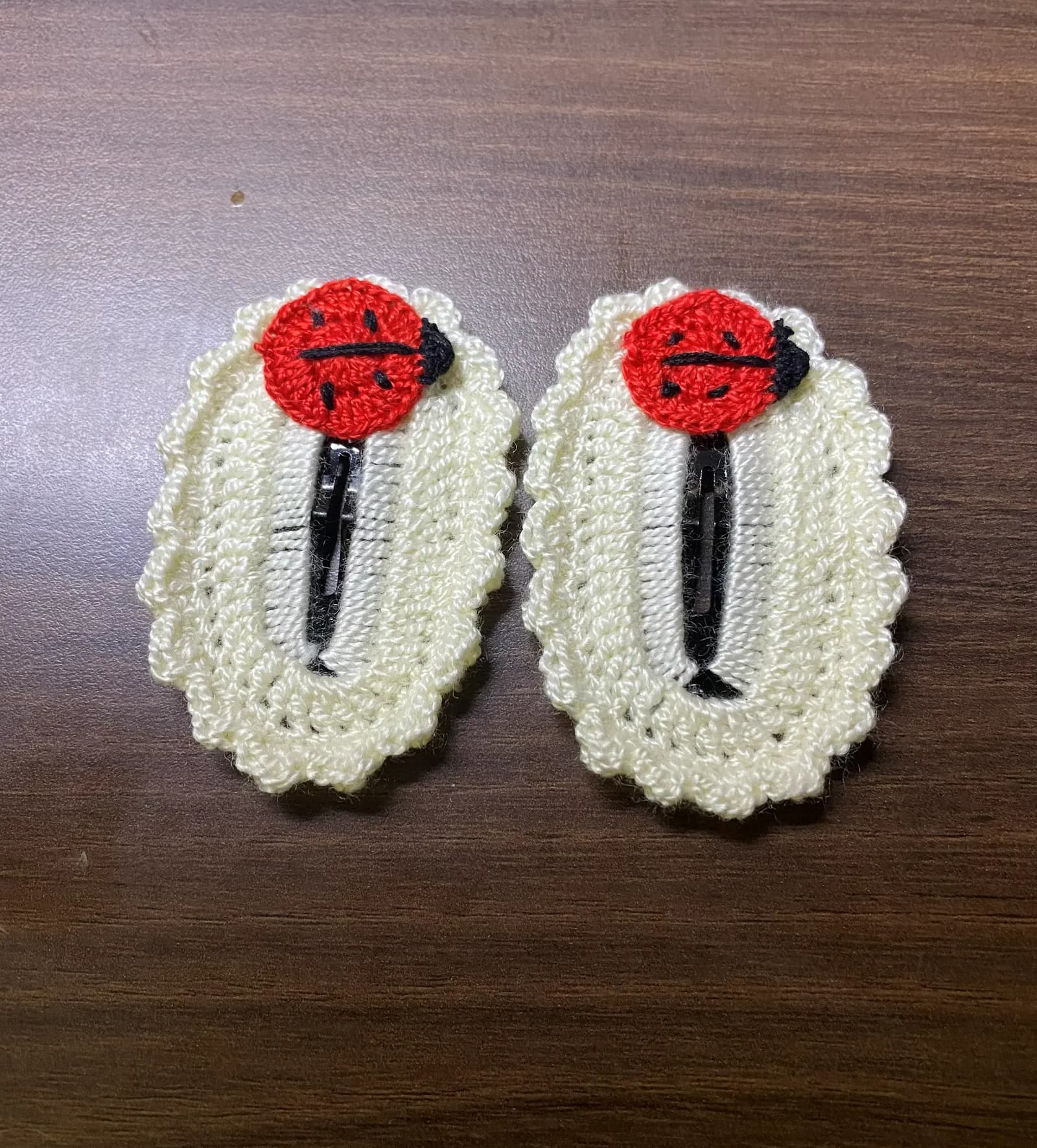 Crochet hair accessory with pearl accent